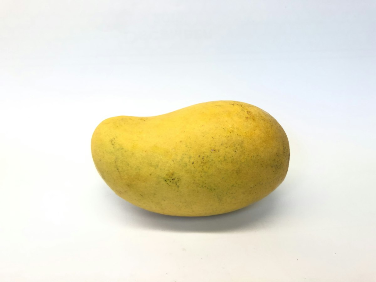 Sliced ripe mango representing IBD food questions